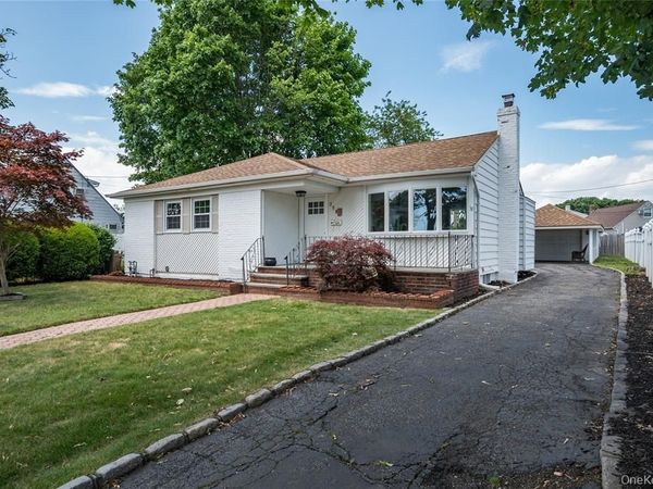 258 Gilling Road, Seaford, NY 11783