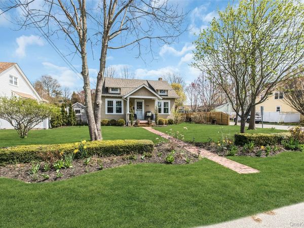 135 Division Avenue , West Sayville, NY 11796