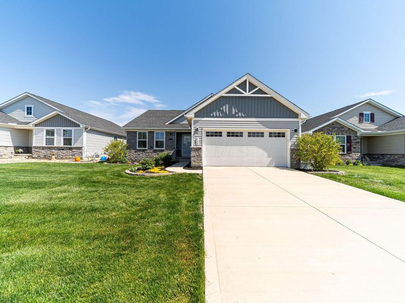 520 Buchloe Drive , Marysville, OH 43040 Photo 2