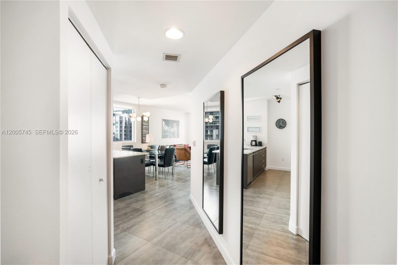 500 Brickell Ave , Unit 3907, Miami, FL 33131 Photo