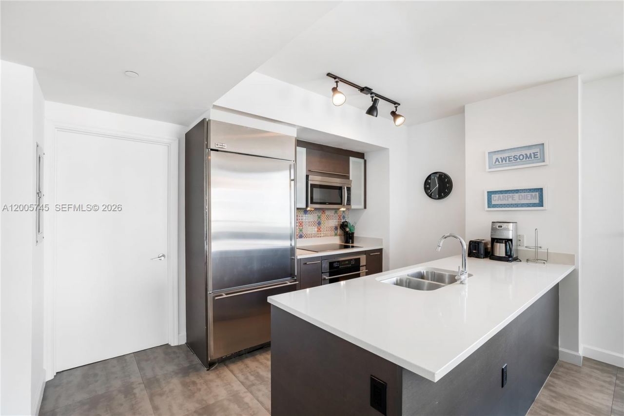 500 Brickell Ave , Unit 3907, Miami, FL 33131 Photo