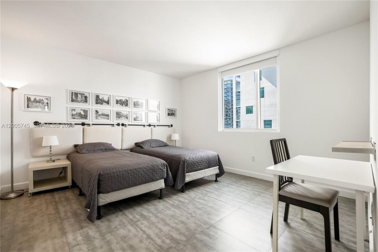 500 Brickell Ave , Unit 3907, Miami, FL 33131 Photo