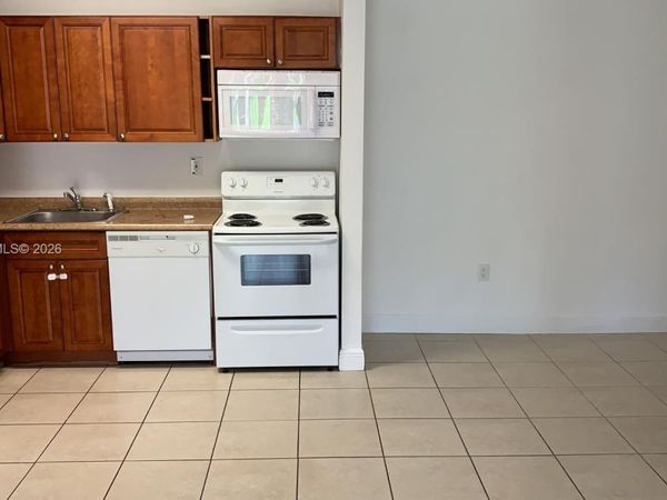 7090 NW 179th St , Unit 108, Hialeah, FL 33015