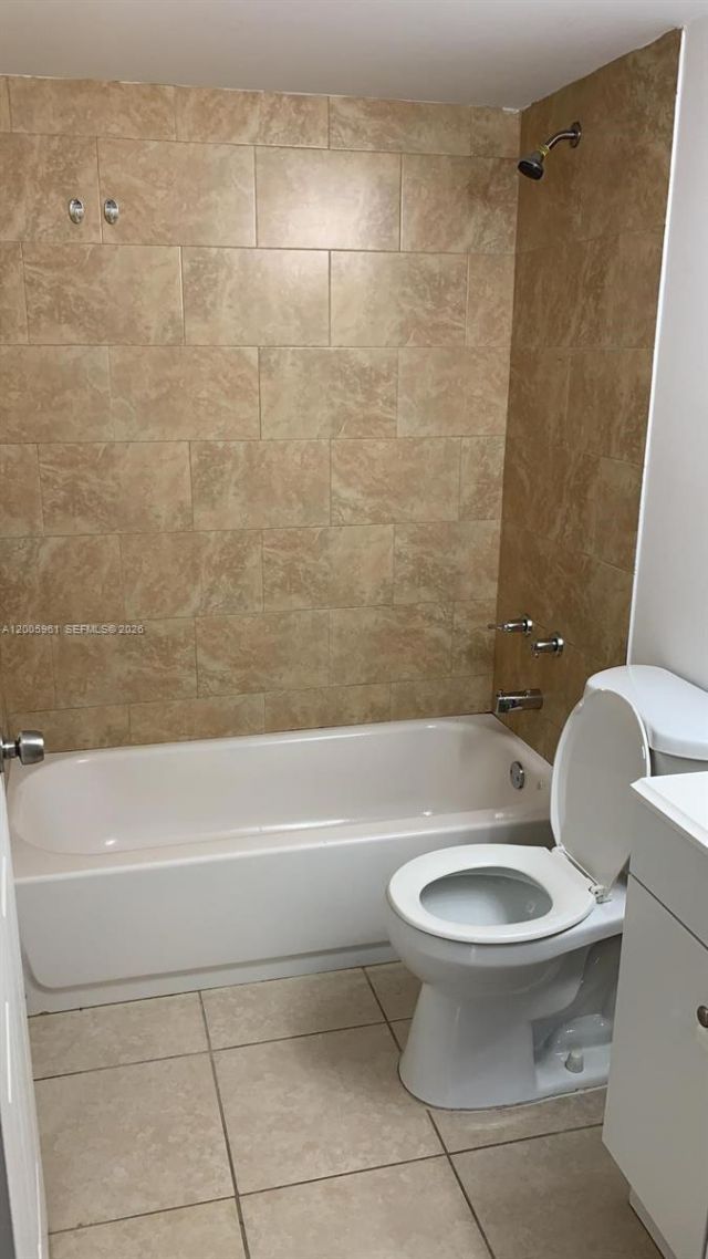 7090 NW 179th St , Unit 108, Hialeah, FL 33015 Photo