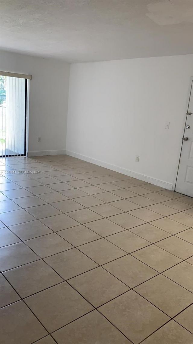 7090 NW 179th St , Unit 108, Hialeah, FL 33015 Photo