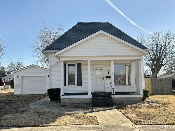 114 E Rowe Street , Roodhouse, IL 62082