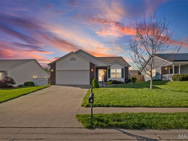 14 Jennifer Drive, Glen Carbon, IL 62034