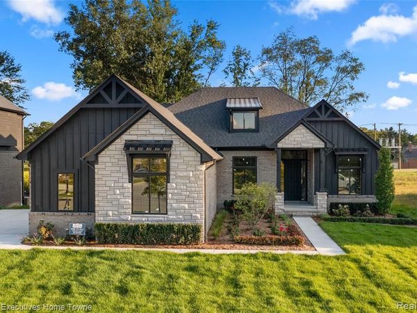 35071 WOODSIDE Drive , Richmond, MI 48062