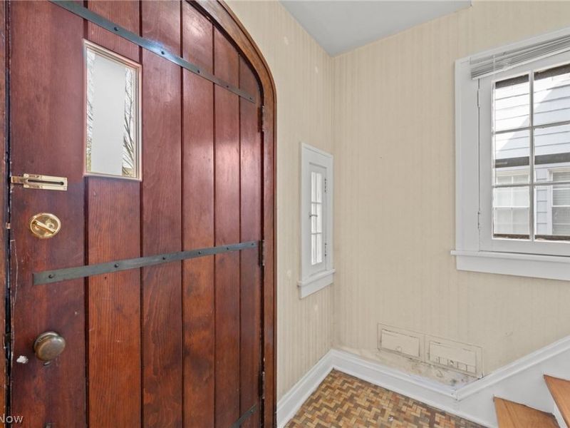 18427 Winslow Road, Shaker Heights, OH 44122 Photo 2