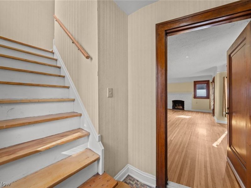 18427 Winslow Road, Shaker Heights, OH 44122 Photo 3