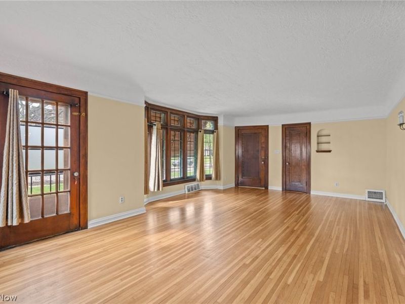 18427 Winslow Road, Shaker Heights, OH 44122 Photo 6