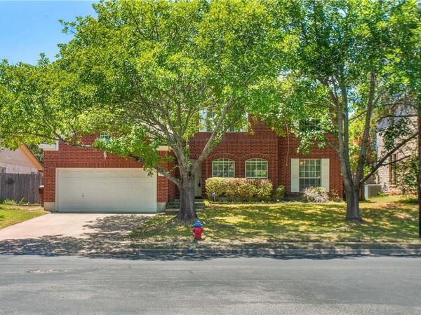 608 Creekmont DR, Round Rock, TX 78681