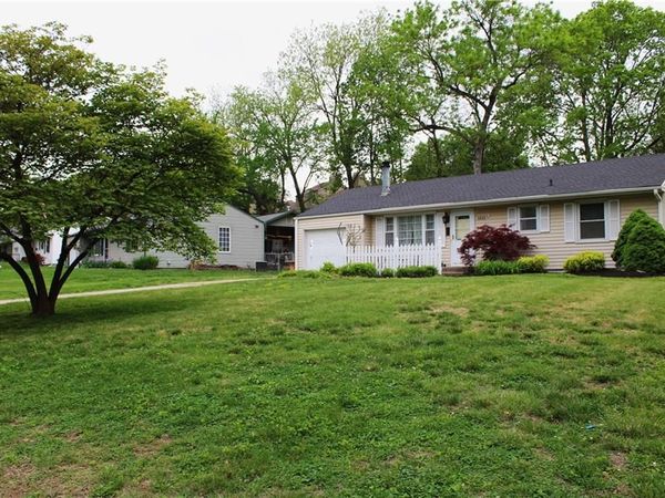 6800 W 76th Terrace, Overland Park, KS 66204