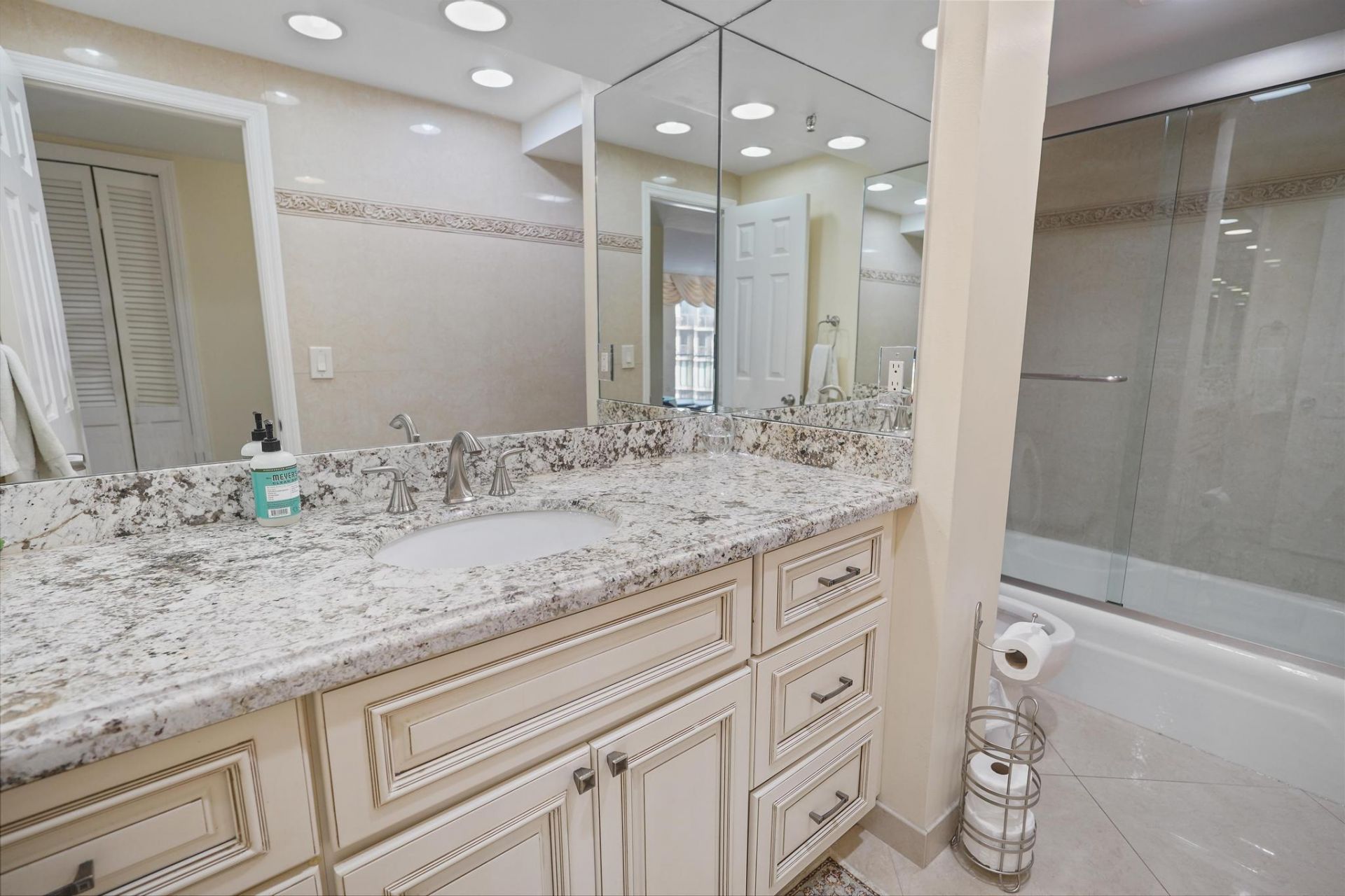 859 Jeffery Street, Unit 506, Boca Raton, FL 33487 Photo