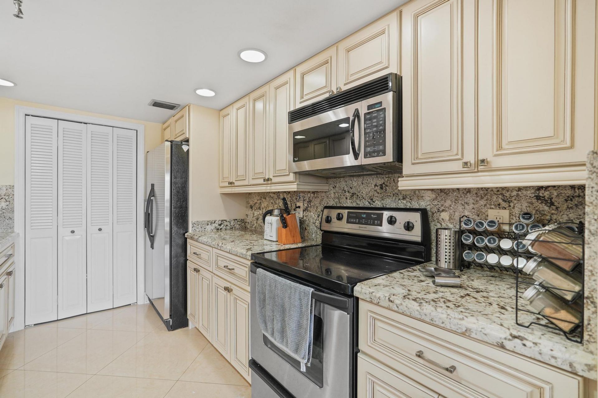 859 Jeffery Street, Unit 506, Boca Raton, FL 33487 Photo