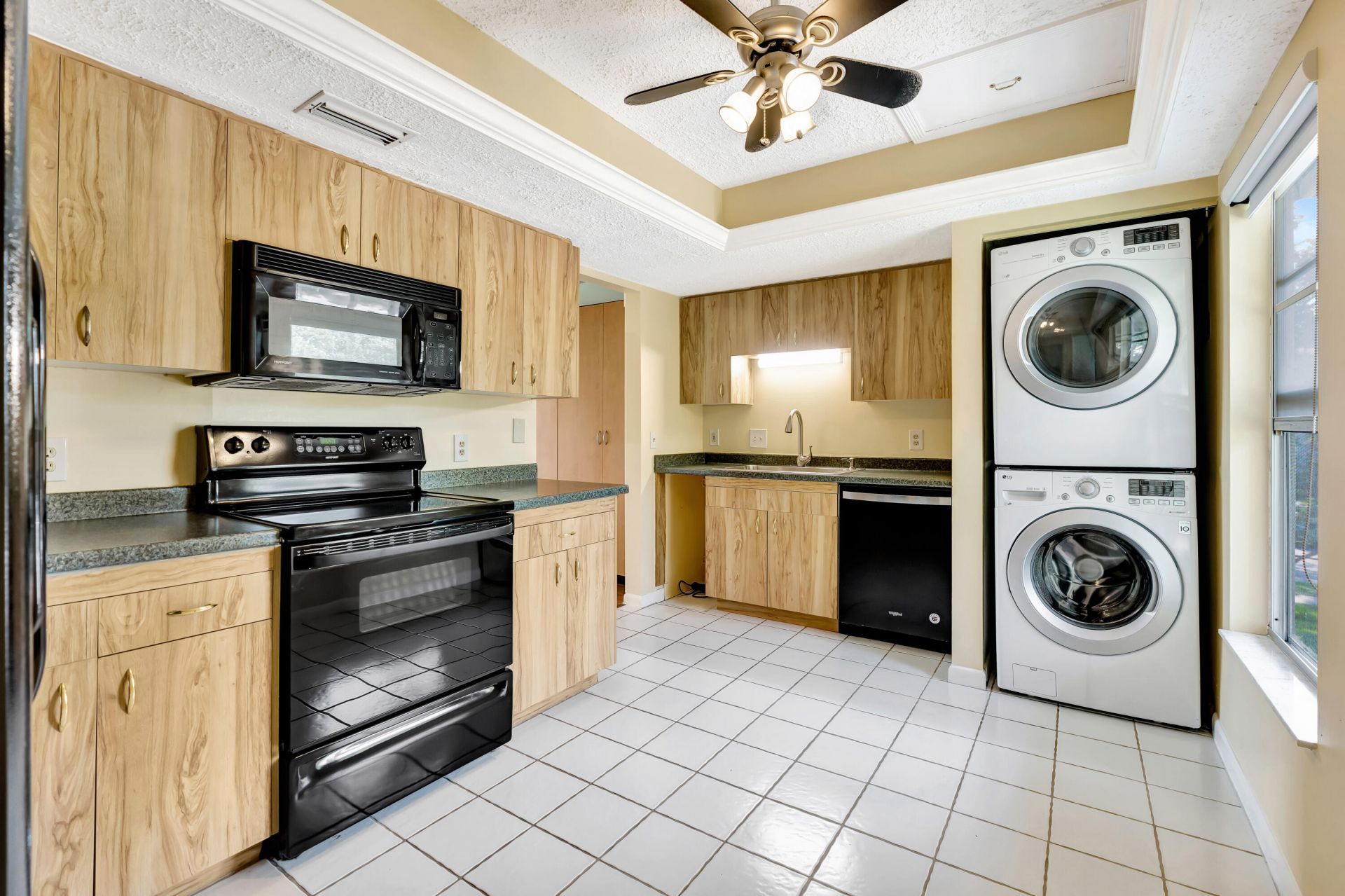 18419 SE Wood Haven Lane, Unit B, Tequesta, FL 33469 Photo