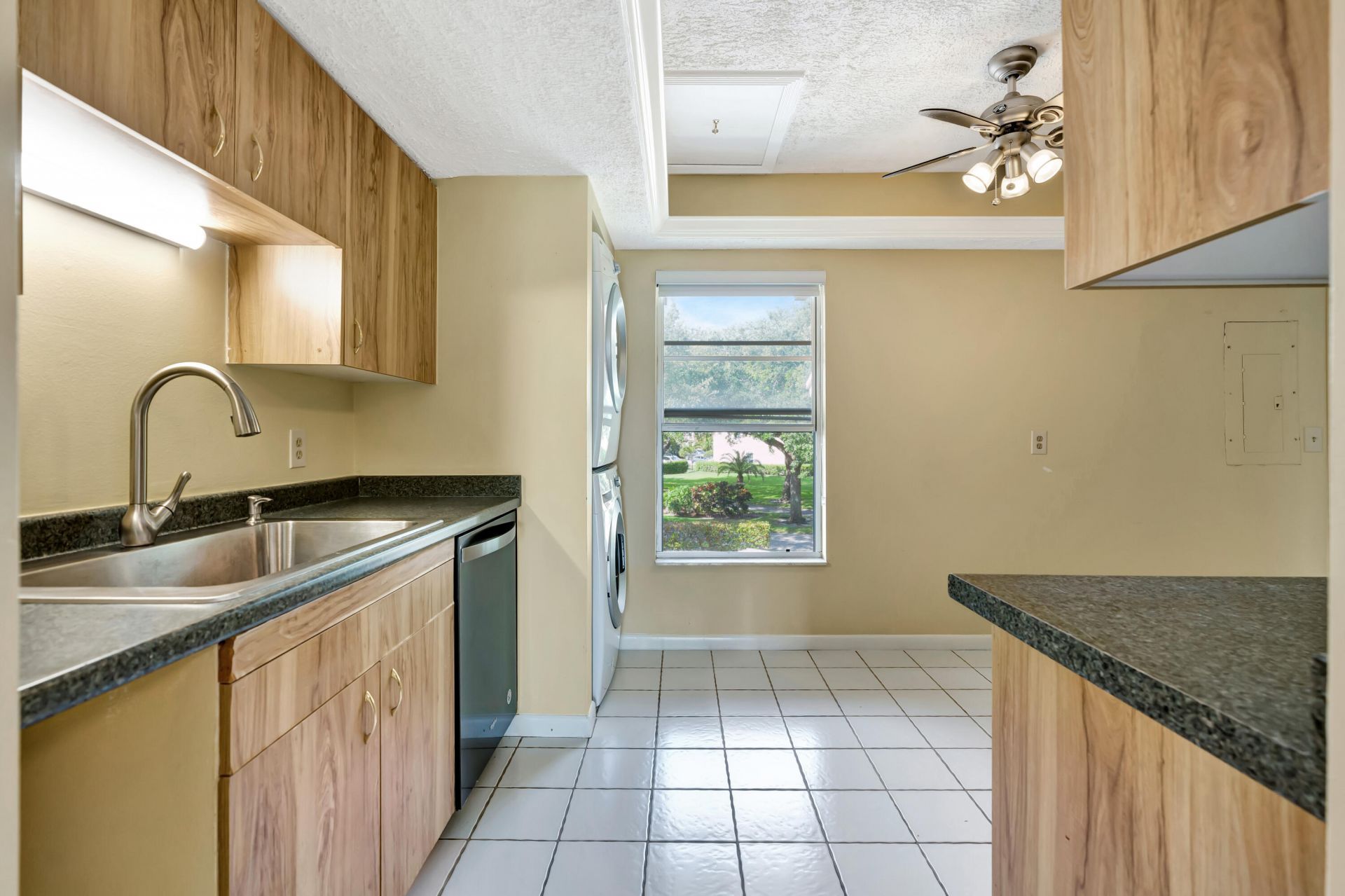18419 SE Wood Haven Lane, Unit B, Tequesta, FL 33469 Photo