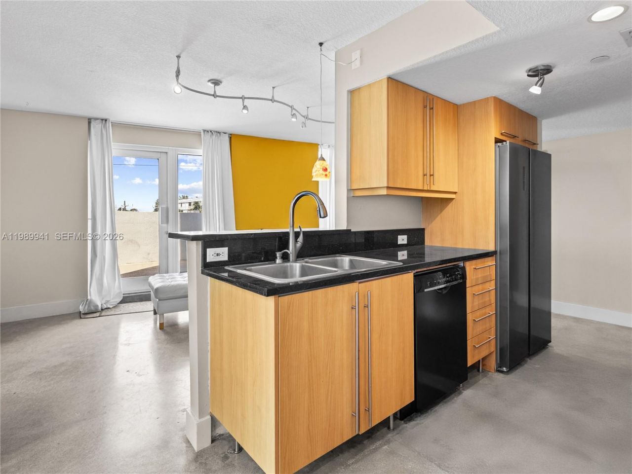 7600 Collins Ave , Unit 412, Miami Beach, FL 33141 Photo