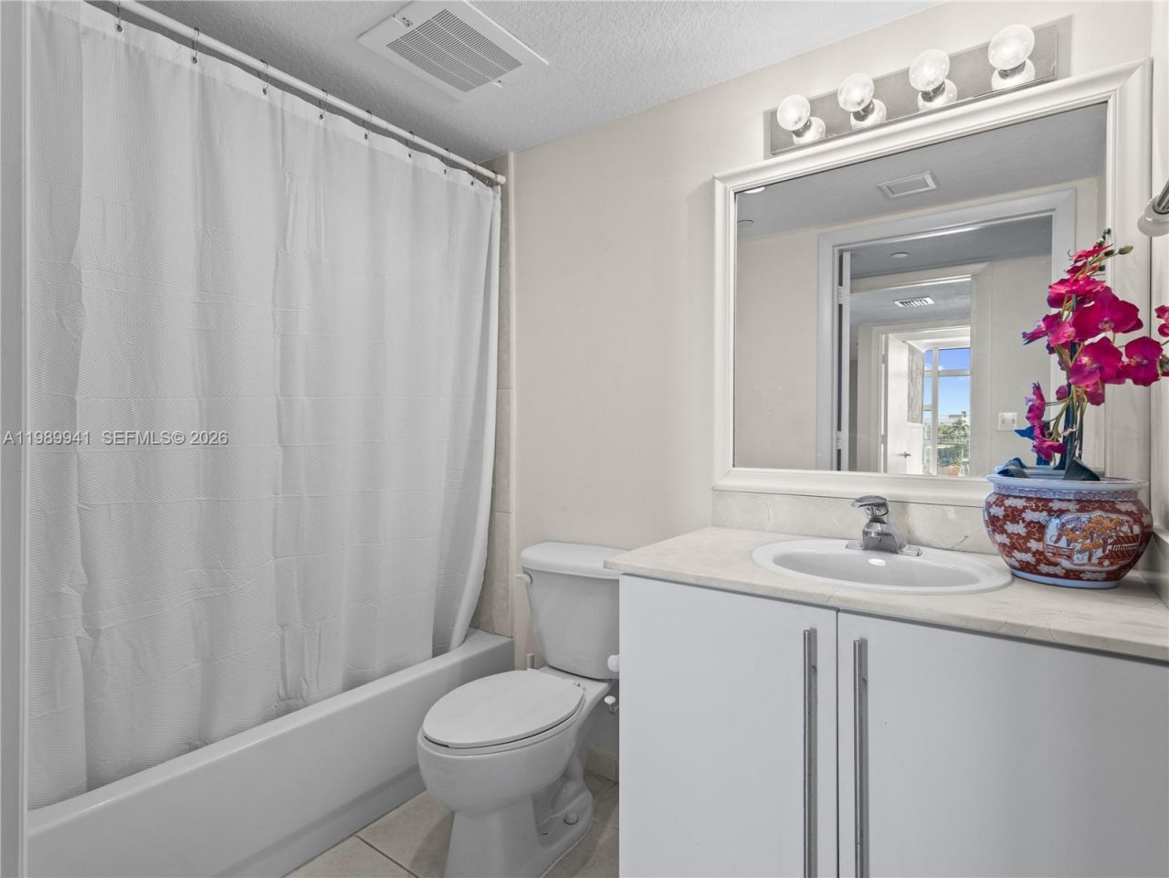7600 Collins Ave , Unit 412, Miami Beach, FL 33141 Photo