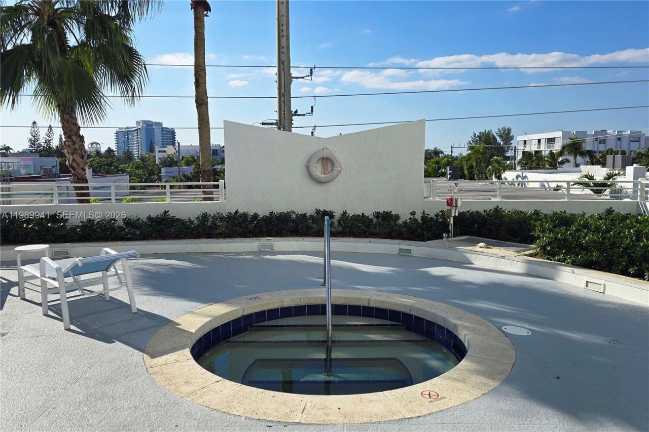 7600 Collins Ave , Unit 412, Miami Beach, FL 33141 Photo