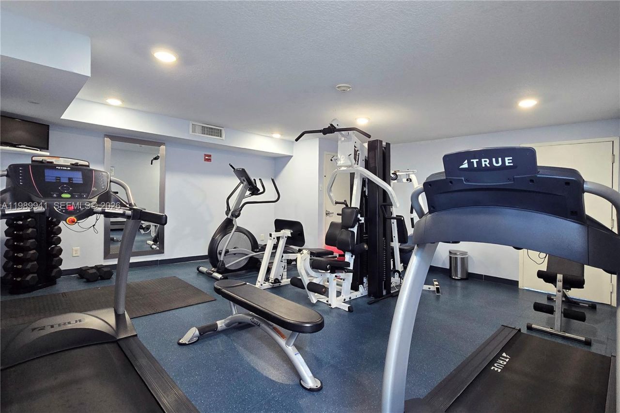 7600 Collins Ave , Unit 412, Miami Beach, FL 33141 Photo