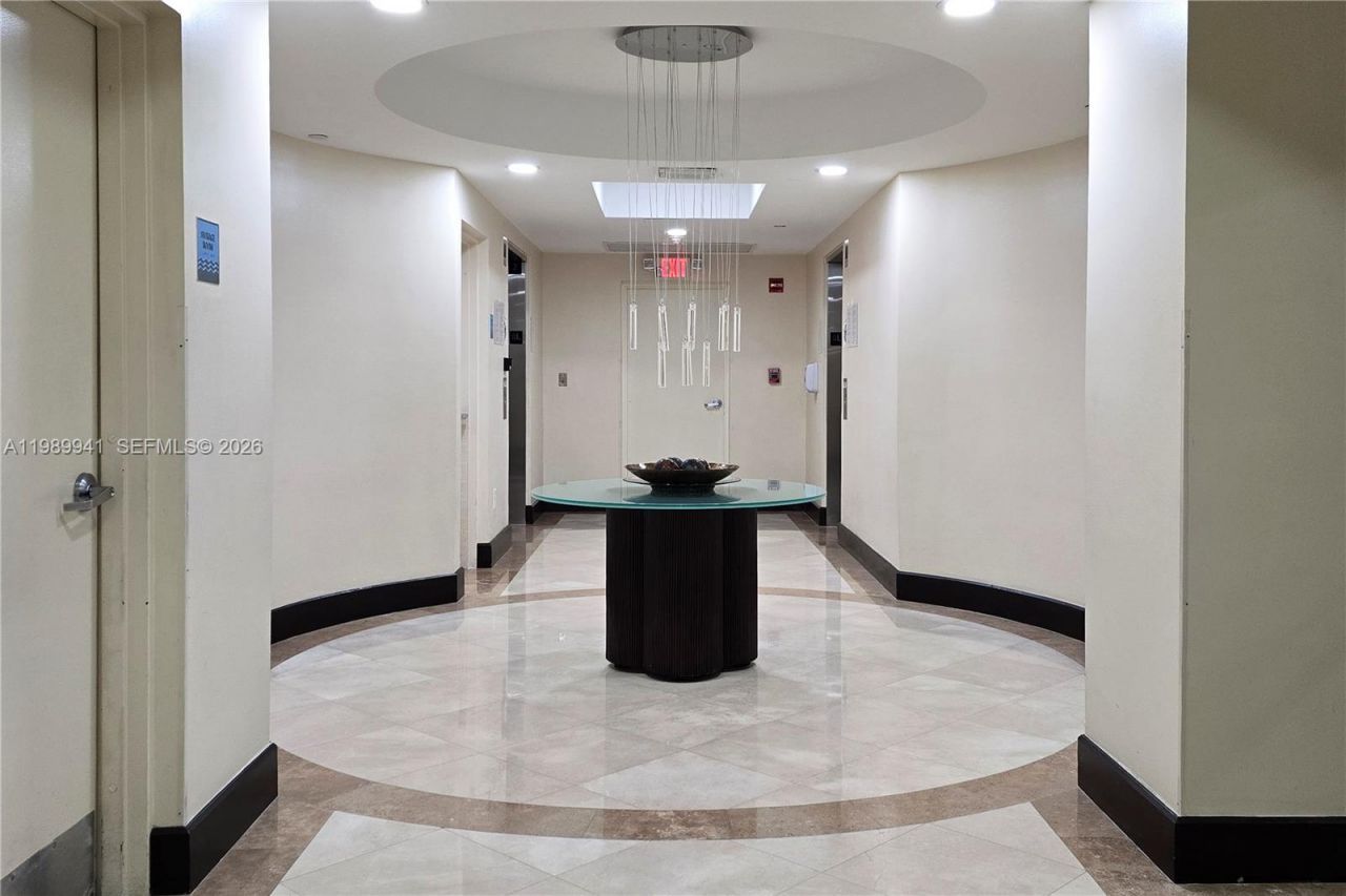 7600 Collins Ave , Unit 412, Miami Beach, FL 33141 Photo