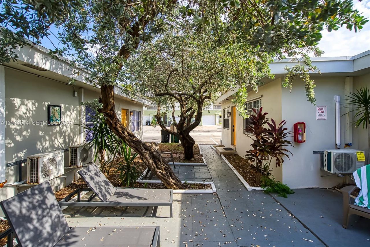 318 Walnut St, Hollywood, FL 33019 Photo