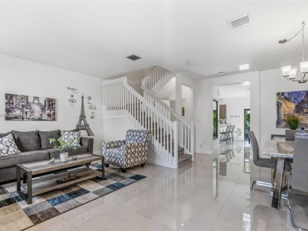 10964 W 32nd Ln, Hialeah, FL 33018
