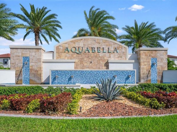 10964 W 32nd Ln , Hialeah, FL 33018