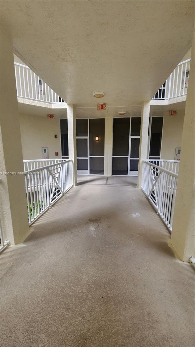 3600 Oaks Clubhouse Dr, Unit 206, Pompano Beach, FL 33069 Photo