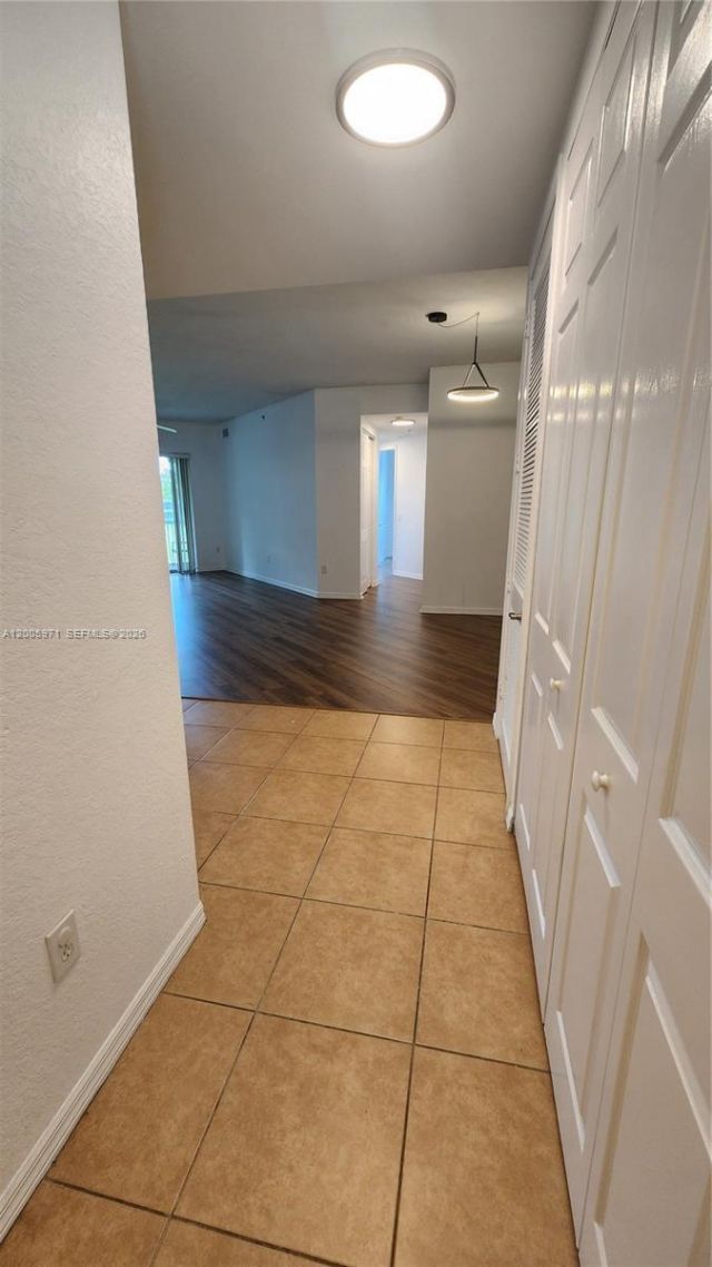 3600 Oaks Clubhouse Dr, Unit 206, Pompano Beach, FL 33069 Photo