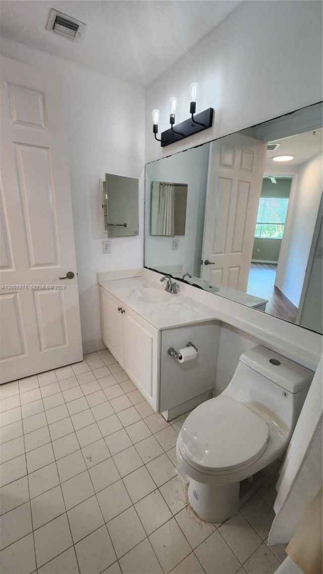 3600 Oaks Clubhouse Dr, Unit 206, Pompano Beach, FL 33069 Photo