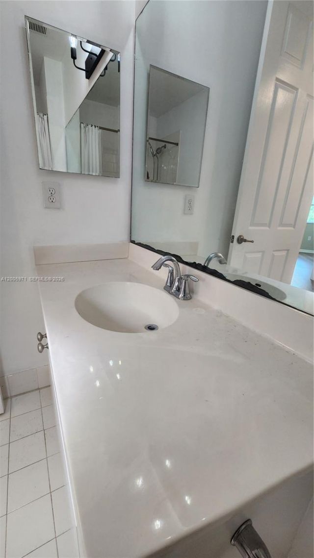 3600 Oaks Clubhouse Dr, Unit 206, Pompano Beach, FL 33069 Photo