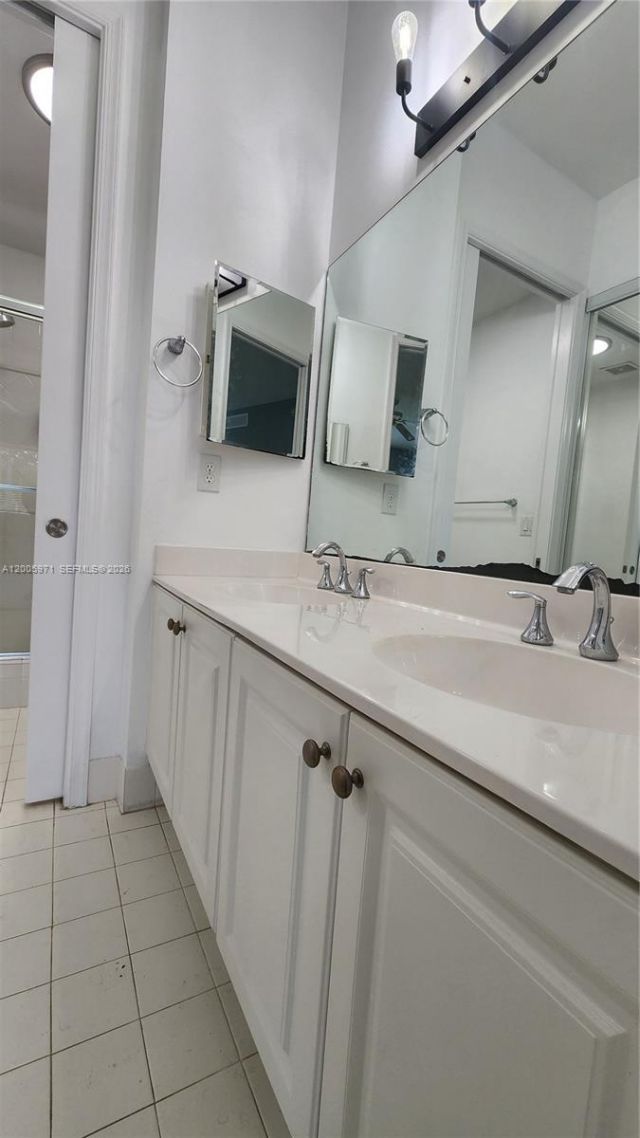 3600 Oaks Clubhouse Dr, Unit 206, Pompano Beach, FL 33069 Photo