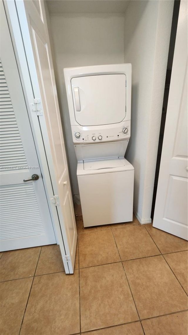 3600 Oaks Clubhouse Dr, Unit 206, Pompano Beach, FL 33069 Photo