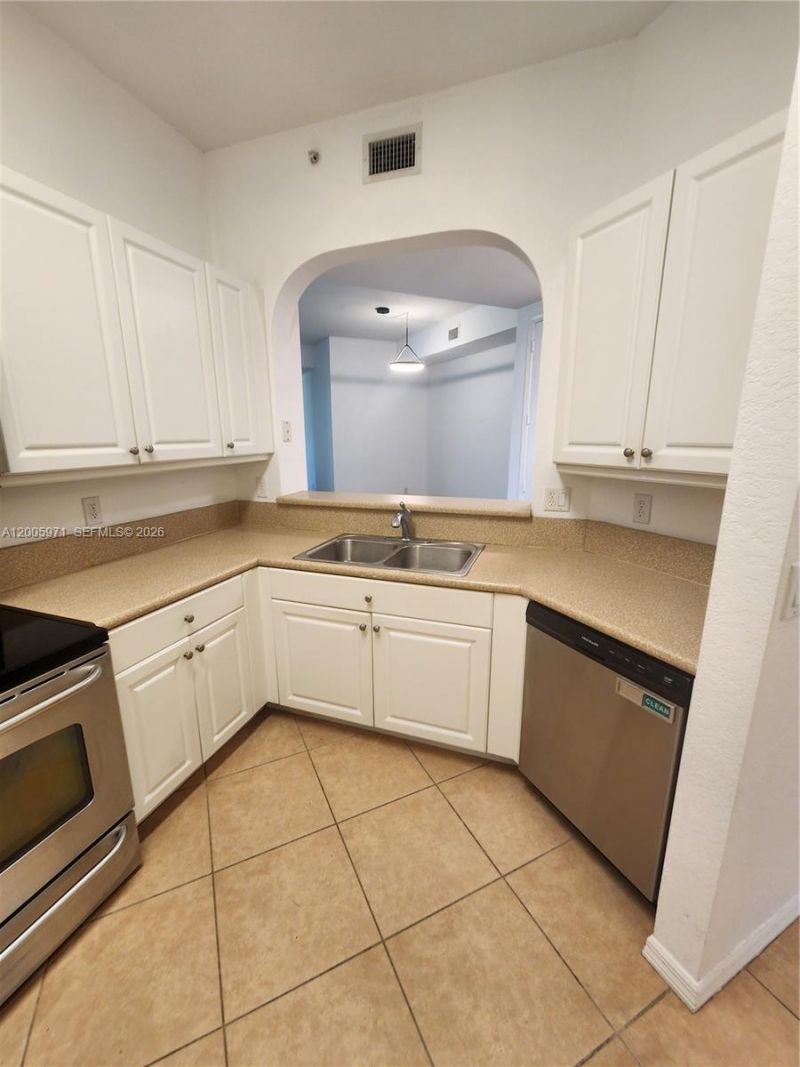 3600 Oaks Clubhouse Dr, Unit 206, Pompano Beach, FL 33069 Photo