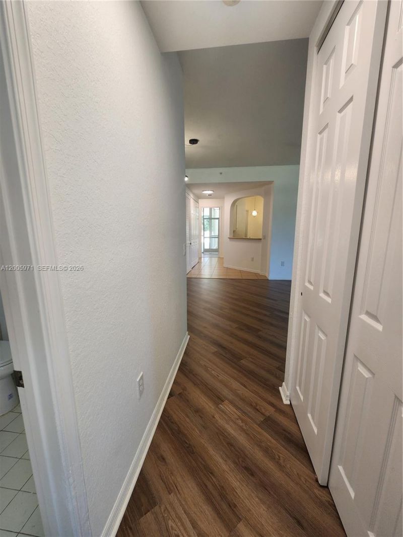 3600 Oaks Clubhouse Dr, Unit 206, Pompano Beach, FL 33069 Photo