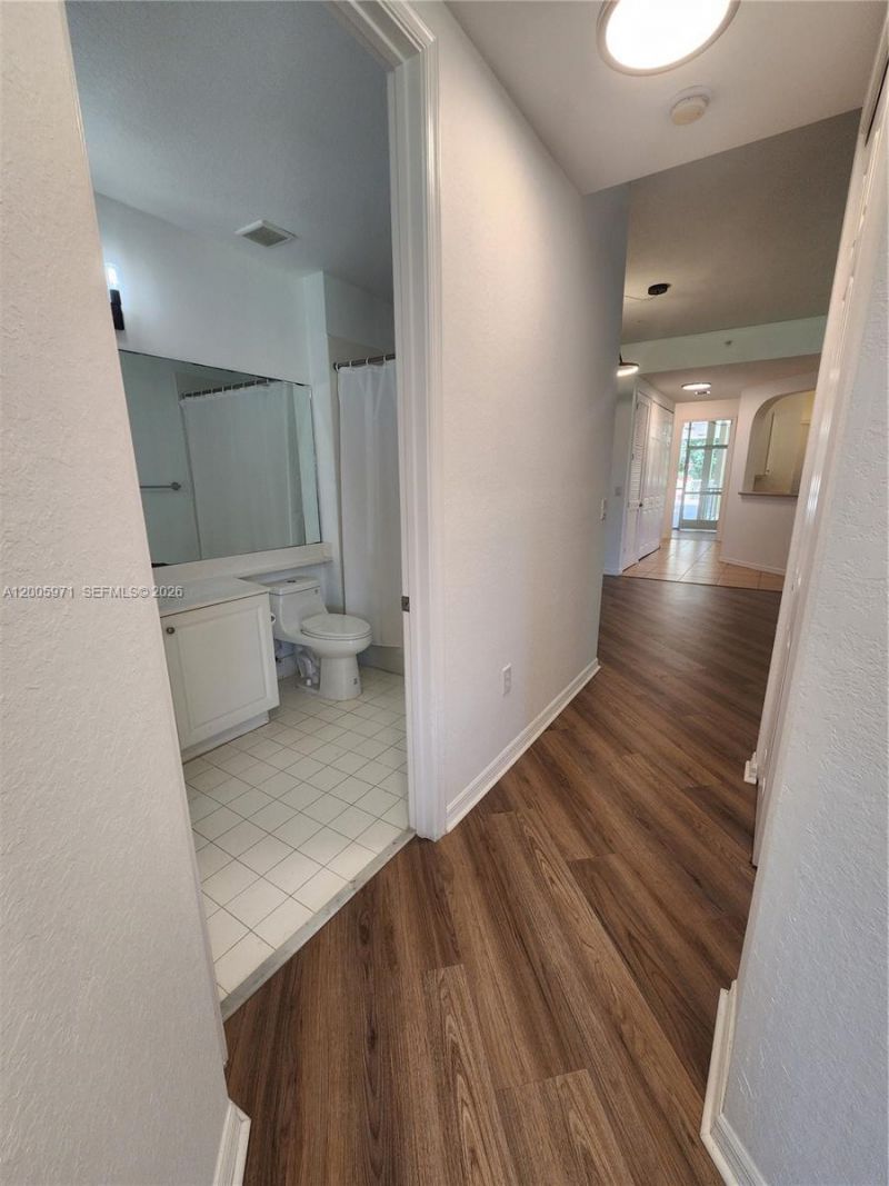 3600 Oaks Clubhouse Dr, Unit 206, Pompano Beach, FL 33069 Photo