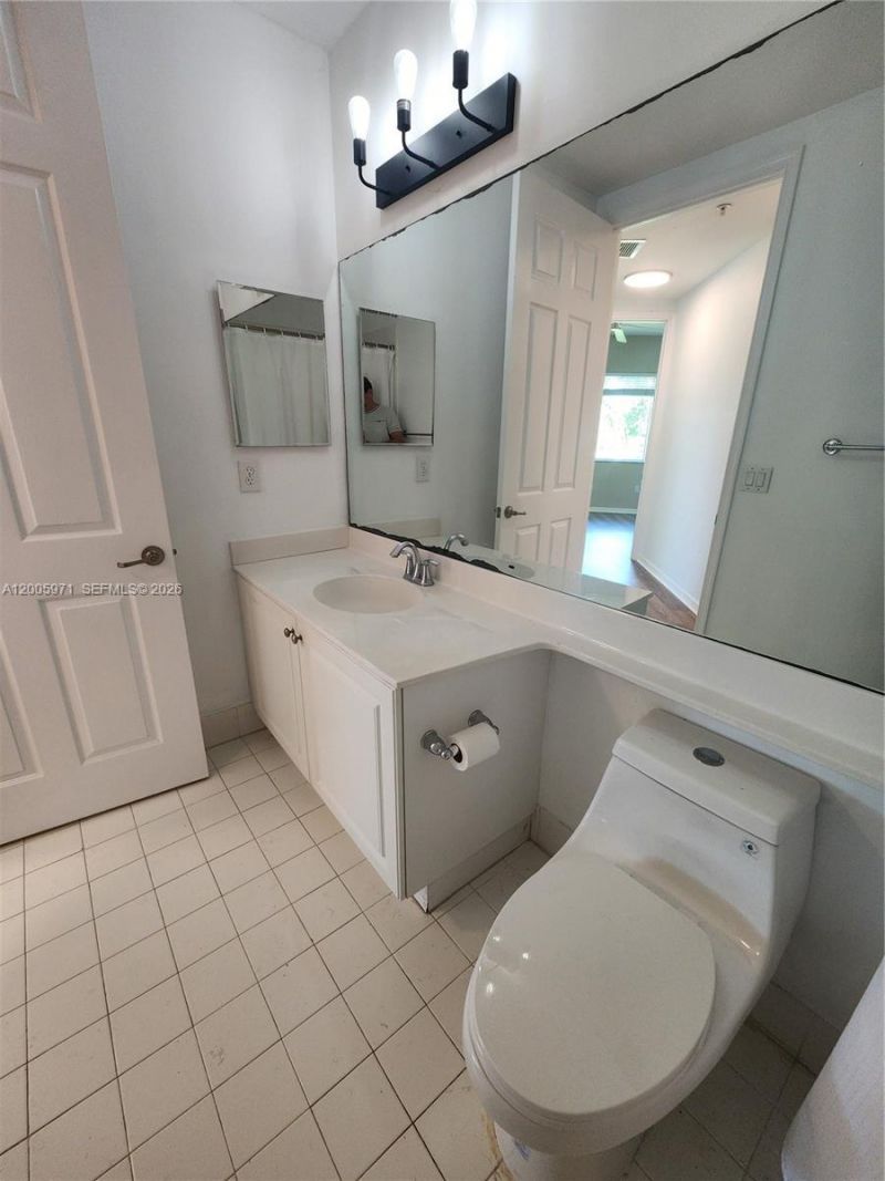 3600 Oaks Clubhouse Dr, Unit 206, Pompano Beach, FL 33069 Photo