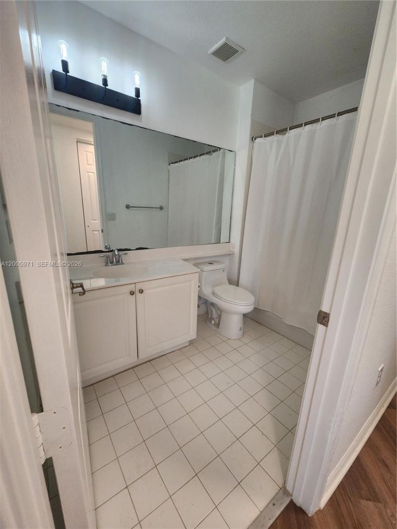 3600 Oaks Clubhouse Dr, Unit 206, Pompano Beach, FL 33069 Photo