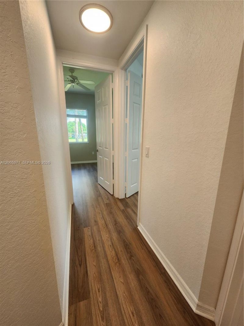 3600 Oaks Clubhouse Dr, Unit 206, Pompano Beach, FL 33069 Photo
