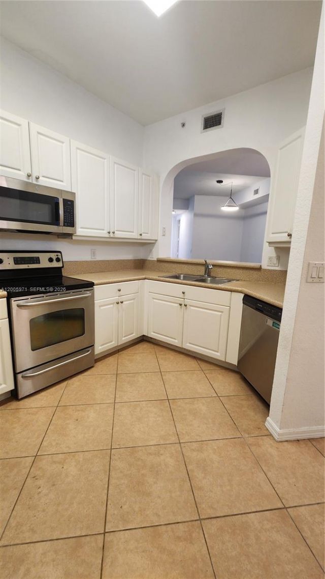 3600 Oaks Clubhouse Dr, Unit 206, Pompano Beach, FL 33069 Photo