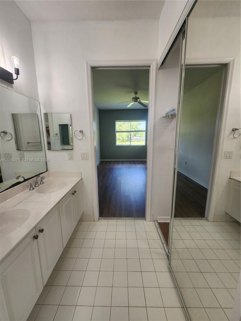3600 Oaks Clubhouse Dr, Unit 206, Pompano Beach, FL 33069 Photo