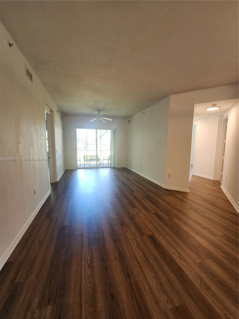 3600 Oaks Clubhouse Dr, Unit 206, Pompano Beach, FL 33069 Photo