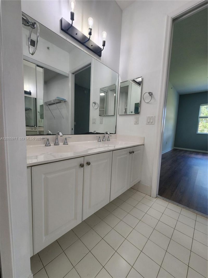 3600 Oaks Clubhouse Dr, Unit 206, Pompano Beach, FL 33069 Photo