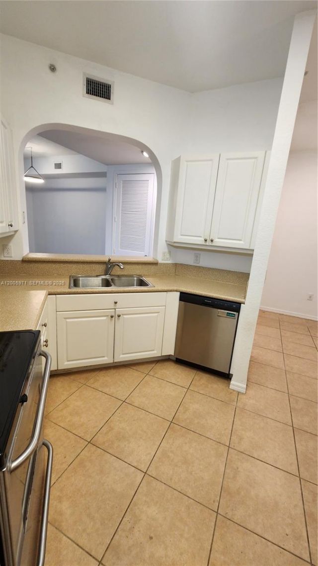 3600 Oaks Clubhouse Dr, Unit 206, Pompano Beach, FL 33069 Photo