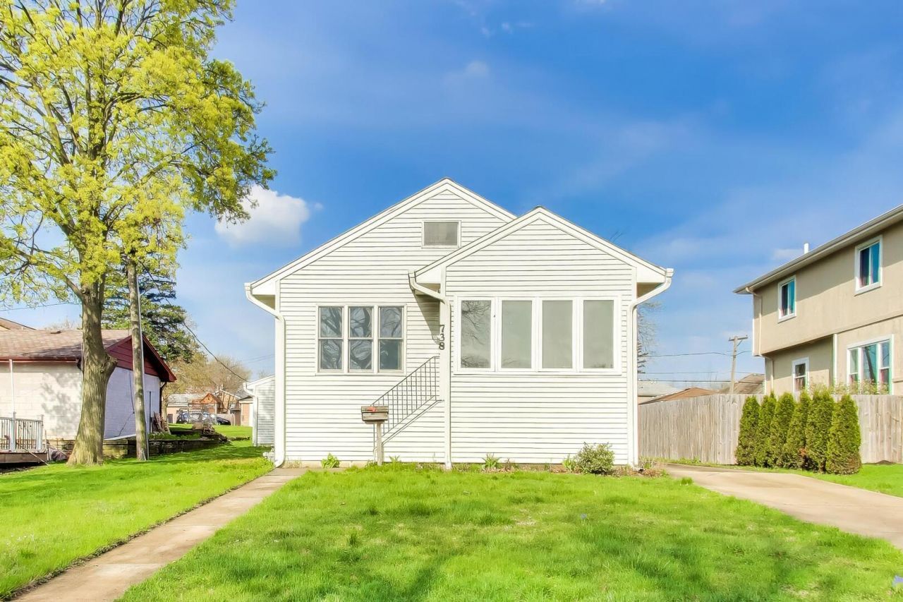 738 S Yale Avenue, Villa Park, IL 60181 Main Photo
