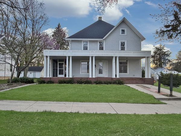 310 S 1st Avenue , Forreston, IL 61030