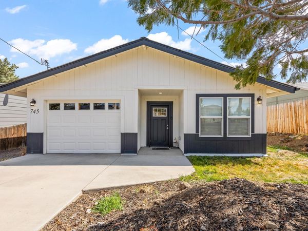 745 SW Madison Street, Madras, OR 97741