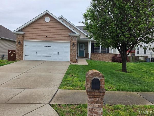 1391 Orchard Lakes Circle , Belleville, IL 62220
